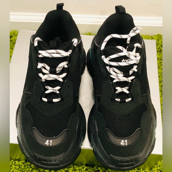 BALENCIAGA TRIPLE S SNEAKER 'TRIPLE BLACK' - Picture 7 of 10